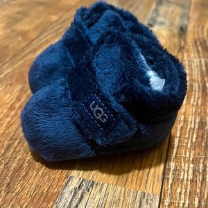 UGG Bixbee Baby Crib Slipper Shoes, size 0/1, XS, 0-6mo, Color-Navy. New in box